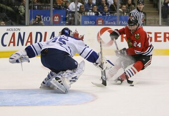129081122_13_blackhawks_at_leaf_crop_340x234
