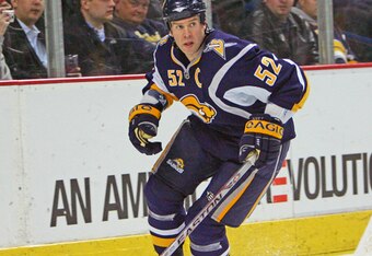 7680009_bruins_v_sabres_crop_340x234