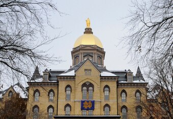 43912268_syracuse_v_notre_dame_crop_340x234