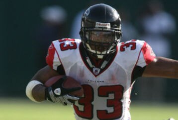 592000000112_11022008_falcons_v_feature