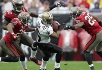 Reggie-stopped-by-bucs_crop_340x234