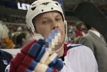 Nhl_sean_avery_throwing_the_fin_feature