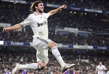 Higuain_feature