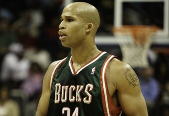 9450684_bucks_v_hawks_crop_340x234