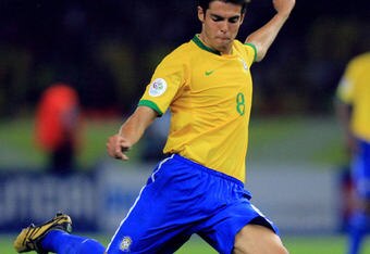 Kaka_leite_5_footballpictures_n_crop_340x234