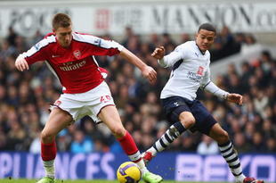 LONDON - FEBRUARY 08:  Nicklas Bendtner of Arsenal skips past Jermain Jenas of Tottenham Hotspur during the Barclays Premier League match between Tottenham Hotspur and Arsenal at White Hart Lane on February 8, 2009 in London, England.  (Photo by Mike Hewitt/Getty Images)