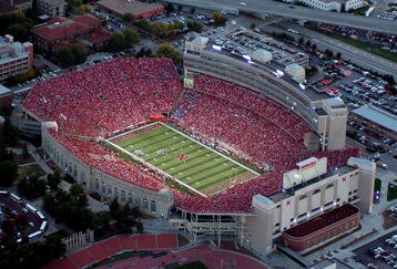 Memorialstadium2929_feature