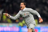 MILAN, ITALY - FEBRUARY 15:  Goalkeeper Julio Cesar of Inter Milan celebrates during the Serie A match between Inter Milan and AC Milan at the Stadio Giuseppe Meazza on February 15, 2009 in Milan, Italy.  (Photo by New Press/Getty Images)
