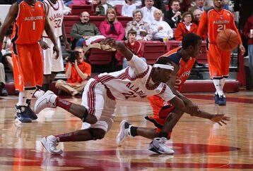 Hillman_fighting_for_ball_feature