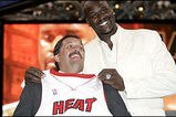 Shaq_vangundy_041004_more_feature
