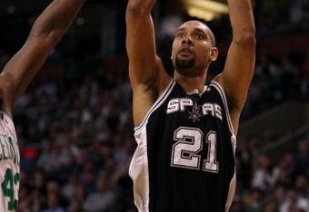 BOSTON - FEBRUARY 08:  Tim Duncan #21 of the San Antonio Spurs takes a shot in the second half against the Boston Celtics on February 8, 2009 at TD Banknorth Garden in Boston, Massachusetts. The Spurs defeated the Celtics 105-99. NOTE TO USER: User expressly acknowledges and agrees that, by downloading and or using this Photograph, user is consenting to the terms and conditions of the Getty Images License Agreement.  (Photo by Elsa/Getty Images)