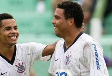 Dentinho-ronaldo-gol-corinthian_feature