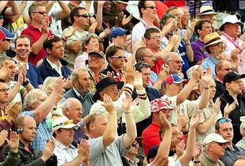 _44724277_crowd416_feature