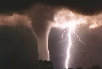 Lighting-and-tornado-storm_feature