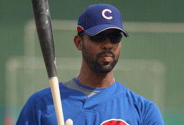 MESA, AZ - MARCH 03:  Derrek Lee #25 of the Chicago Cubs warms up before the spring training game against the Oakland Athletics at HoHoKam Park on March 3, 2009 in Mesa, Arizona. The Cubs defeated the A's 6-4.  (Photo by Christian Petersen/Getty Images)