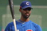 MESA, AZ - MARCH 03:  Derrek Lee #25 of the Chicago Cubs warms up before the spring training game against the Oakland Athletics at HoHoKam Park on March 3, 2009 in Mesa, Arizona. The Cubs defeated the A's 6-4.  (Photo by Christian Petersen/Getty Images)