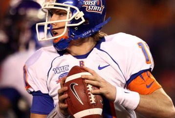 SAN DIEGO, CA - DECEMBER 23: Quarterback Kellen Moore #11 of  the Boise State University Broncos throws against the TCU Horned Frogs during the San Diego County Credit Union Poinsettia Bowl at Qualcomm Stadium on December 23, 2008 in San Diego, California. (Photo by Donald Miralle/Getty Images)