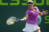 MIAMI - MARCH 26:  Kim Clijsters of Belgium returns to Na Li of China during day six at the 2007 Sony Ericsson Open at the Tennis Center at Crandon Park on March 26, 2007 in Miami, Florida.  (Photo by Matthew Stockman/Getty Images)