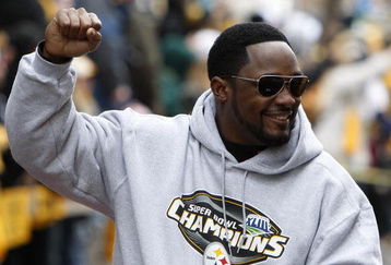 PITTSBURGH - FEBRUARY 03:  Head coach Mike Tomlin of the Pittsburgh Steelers acknowleges the crowd during a parade to celebrate winning Super Bowl XLIII on February 3, 2009 in Pittsburgh, Pennsylvania.  (Photo by Gregory Shamus/Getty Images)