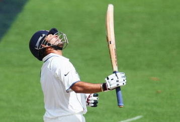 HAMILTON, NEW ZEALAND - MARCH 20:  Sachin Tendulkar of India raises his bat at looks skyward after scoring 150 runs during day three of the First Test match between New Zealand and India at Seddon Park on March 20, 2009 in Hamilton, New Zealand.  (Photo by Sandra Mu/Getty Images)