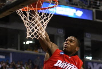MINNEAPOLIS - MARCH 20:  Chris Wright #33 of the Dayton Flyers dunks against the West Virginia Moutaineers during the first round of the NCAA Division I Men's Basketball Tournament at the Hubert H. Humphrey Metrodome on March 20, 2009 in Minneapolis, Minnesota.  (Photo by Jonathan Daniel/Getty Images)