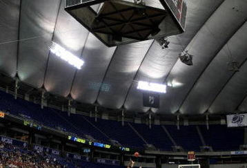 MINNEAPOLIS - MARCH 20:  A general view of the opening tip-off between the Michigan State Spartans and the Robert Morris Colonials during the first round of the NCAA Division I Men's Basketball Tournament at the Hubert H. Humphrey Metrodome on March 20, 2009 in Minneapolis, Minnesota.  (Photo by Jonathan Daniel/Getty Images)