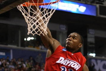 MINNEAPOLIS - MARCH 20:  Chris Wright #33 of the Dayton Flyers dunks against the West Virginia Moutaineers during the first round of the NCAA Division I Men's Basketball Tournament at the Hubert H. Humphrey Metrodome on March 20, 2009 in Minneapolis, Minnesota.  (Photo by Jonathan Daniel/Getty Images)