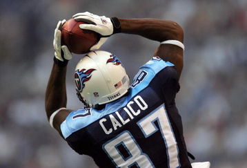 IRVING, TX - AUGUST 30:  Wide receiver Tyrone Calico #87 of the Tennessee Titans makes a pass reception against the Dallas Cowboys on August 30, 2004 at Texas Stadium in Irving, Texas.  (Photo by Ronald Martinez/Getty Images)