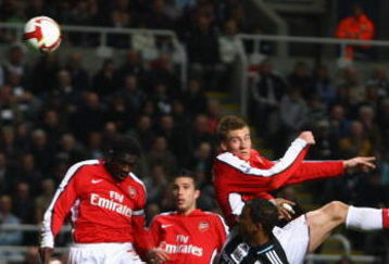 NEWCASTLE, UNITED KINGDOM - MARCH 21:  Nicklas Bendtner of Arsenal scores the opening goal during the Barclays Premier League match between Newcastle United and Arsenal at St James' Park on March 21, 2009 in Newcastle, England.  (Photo by Julian Finney/Getty Images)