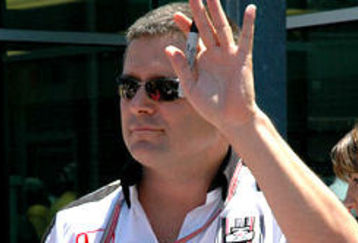 398px-gil_de_ferran_waving_feature