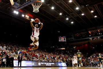 DAYTON, OH - MARCH 22:  Earl Clark #5 of the Louisville Cardinals drives to the hoop against the Siena Saints during the second round of the NCAA Division I Men's Basketball Tournament at the University of Dayton Arena on March 22, 2009 in Dayton, Ohio.  (Photo by Andy Lyons/Getty Images)