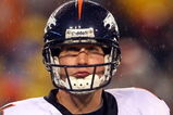 EAST RUTHERFORD, NJ - NOVEMBER 30:  Jay Cutler #6 of the Denver Broncos looks on against the New York Jets on November 30, 2008 at Giants Stadium in East Rutherford, New Jersey.  (Photo by Jim McIsaac/Getty Images)