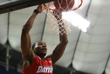 MINNEAPOLIS - MARCH 22:  Chris Wright #33 of the Dayton Flyers dunks against the Kansas Jayhawks during the second round of the NCAA Division I Men's Basketball Tournament at the Hubert H. Humphrey Metrodome on March 22, 2009 in Minneapolis, Minnesota.  (Photo by Jonathan Daniel/Getty Images)