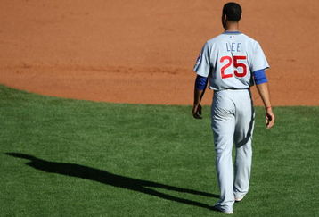 SAN FRANCISCO - JULY 3: Derek Lee #25 of the Chicago Cubs walks to in the infield after striking out against the San Francisco Giants during a Major League Baseball game at AT&T Park July 3, 2008 in San Francisco, California.  (Photo by Jed Jacobsohn/Getty Images)