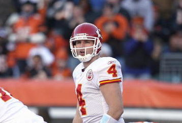 CINCINNATI - DECEMBER 28:  Quarterback Tyler Thigpen #4 of the Kansas City Chiefs calls the play at the line of scrimmage during the NFL game against the Cincinnati Bengals on December 28, 2008 at Paul Brown Stadium in Cincinnati, Ohio.  (Photo by Andy Lyons/Getty Images)
