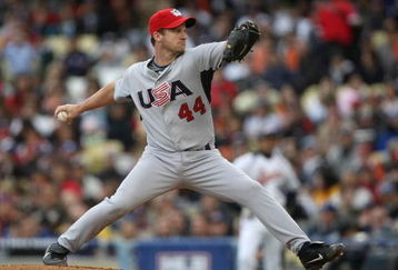 LOS ANGELES, CA - MARCH 22: Starting pitcher Roy Oswalt #44 of the United States delivers a pitch against Japan during the semifinal game of the 2009 World Baseball Classic on March 22, 2009 at Dodger Stadium in Los Angeles, California.  (Photo by Stephen Dunn/Getty Images)
