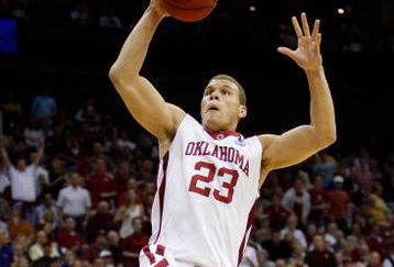 KANSAS CITY, MO - MARCH 21:  Blake Griffin #23 of the Oklahoma Sooners jumps to the net for a lay up against the Michigan Wolverines during the second round of the NCAA Division I Men's Basketball Tournament at the Sprint Center on March 21, 2009 in Kansas City, Missouri.  (Photo by Jamie Squire/Getty Images)
