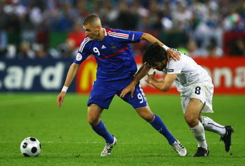 ZURICH, SWITZERLAND - JUNE 17: Karim Benzema of France is chased by Gennaro Gattuso of Italy during the UEFA EURO 2008 Group C match between France and Italy at Letzigrund Stadion on June 17, 2008 in Zurich, Switzerland.  (Photo by Bryn Lennon/Getty Images)