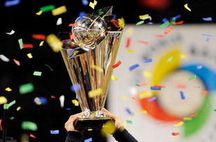 LOS ANGELES, CA - MARCH 23:  Ichiro Suzuki #51 of Japan holds up the championship trophy after defeating Korea during the finals of the 2009 World Baseball Classic on March 23, 2009 at Dodger Stadium in Los Angeles, California. Japan won 5-3 in 10 innings.  (Photo by Kevork Djansezian/Getty Images)