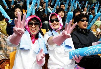 SEOUL, SOUTH KOREA - MARCH 24:  South Korean fans react during the World Baseball Classic championship final between Japan and Korea screened at Chamsil Stadium on March 24, 2009 in Seoul, South Korea. (Photo by Chung Sung-Jun/Getty Images)