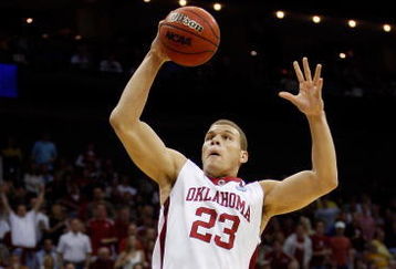 KANSAS CITY, MO - MARCH 21:  Blake Griffin #23 of the Oklahoma Sooners jumps to the net for a lay up against the Michigan Wolverines during the second round of the NCAA Division I Men's Basketball Tournament at the Sprint Center on March 21, 2009 in Kansas City, Missouri.  (Photo by Jamie Squire/Getty Images)