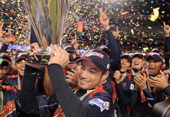 LOS ANGELES, CA - MARCH 23:  Ichiro Suzuki #51 of Japan holds up the championship trophy after defeating Korea during the finals of the 2009 World Baseball Classic on March 23, 2009 at Dodger Stadium in Los Angeles, California. Japan won 5-3 in 10 innings. (Photo by Mark J. Terrill-Pool/Getty Images)