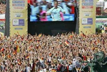 Footballfans460_feature