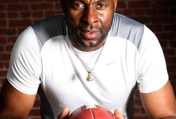 PALO ALTO, CA - OCTOBER 08:  Former NFL player Jerry Rice poses for a portrait at Stanford Universtiy on September 8, 2007 in Palo Alto, California.  (Photo by Jed Jacobsohn/Getty Images)