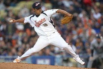 LOS ANGELES, CA - MARCH 22:  Starting pitcher Daisuke Matsuzaka #18 of Japan delivers a pitch against the United States in the semifinal game of the 2009 World Baseball Classic against the United States on March 22, 2009 at Dodger Stadium in Los Angeles, California. Japan defeated the United States 9-4.  (Photo by Stephen Dunn/Getty Images)