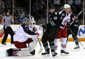 SAN JOSE, CA - DECEMBER 04:  Patrick Marleau #12 of the San Jose Sharks sets up in front of goaltender Steve Mason #1 of the Columbus Blue Jackets during the NHL game at HP Pavilion on December 4, 2008 in San Jose, California. The Sharks defeated the Blue Jackets 3-2. (Photo by Christian Petersen/Getty Images)