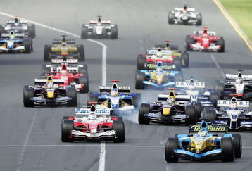 MELBOURNE, AUSTRALIA - MARCH 6:  A general view of the start of the race during the Australian Formula One Grand Prix at Albert Park on March 6, 2005 in Melbourne, Australia. (Photo by Clive Mason/Getty Images)