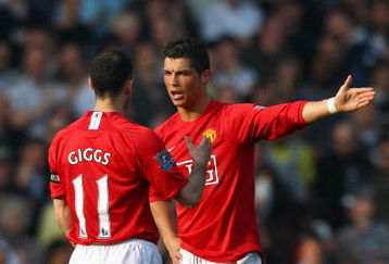 LONDON - MARCH 21:  Cristiano Ronaldo and Ryan Giggs of Manchester United discuss tactics during the Barclays Premier League match between Fulham and Manchester United at Craven Cottage on March 21, 2009 in London, England.  (Photo by Ryan Pierse/Getty Images)