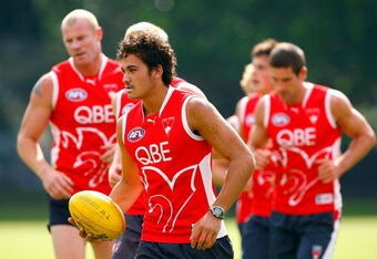SYDNEY, AUSTRALIA - MARCH 26:  Matthew O'Dwyer of the Swans looks to pass during a Sydney Swans AFL training session at Lakeside Oval on March 26, 2009 in Sydney, Australia.  (Photo by Cameron Spencer/Getty Images)