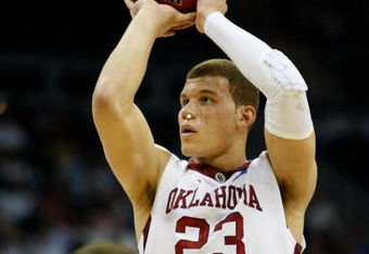 KANSAS CITY, MO - MARCH 21:  Blake Griffin #23 of the Oklahoma Sooners sets up for the free throw during their second round game against the Michigan Wolverines the NCAA Division I Men's Basketball Tournament at the Sprint Center on March 21, 2009 in Kansas City, Missouri.  The Sooners defeated the Wolverines 73-63.  (Photo by Jamie Squire/Getty Images)